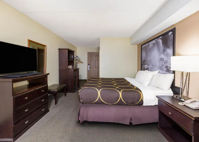 Super 8 By Wyndham Niagara Falls By The Falls